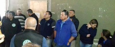 Quite de colaboraci�n y asamblea permanente por falta de pagos
