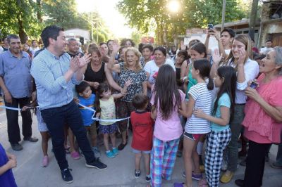 Nardini inaugur� el pavimento de la calle Murguiondo