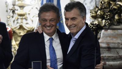 Macri direccionó millones para financiar despidos en una firma vinculada a Francisco Cabrera