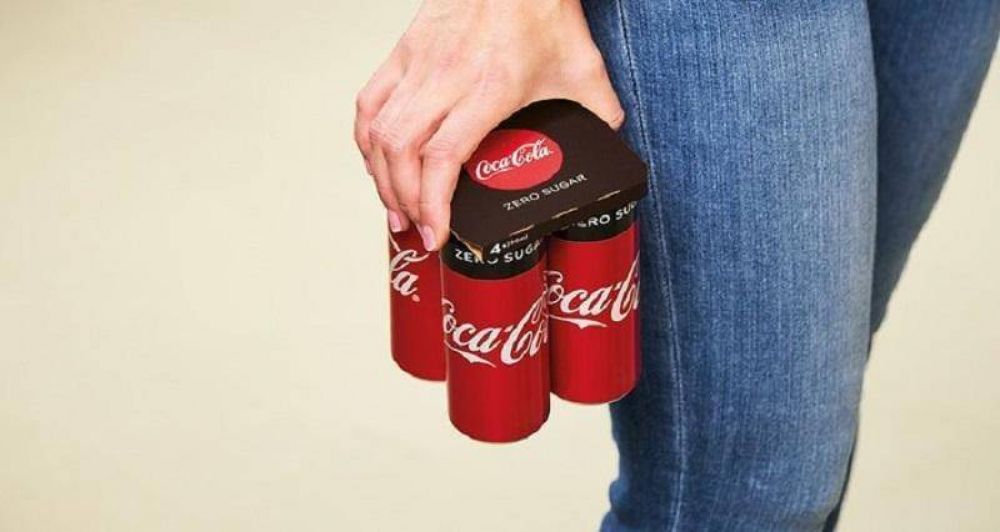 Coca Cola sustituir el plstico por cartn en sus packs de latas