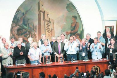 CGT se estrena como pata gremial de Alberto con marcha y blanqueo