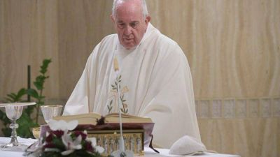 Homil�a del Santo Padre: �Hoy la Iglesia elogia la peque�ez�