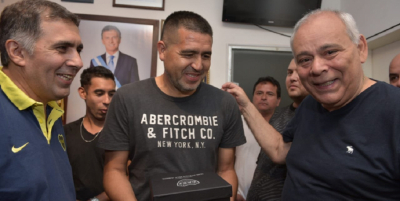 El vac�o de poder llega a todos los �mbitos y un sindicalista de Macri se da vuelta y hace campa�a por Riquelme en Boca