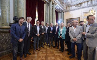 Primera reuni�n: Ver�nica Magario se reuni� con el senador Roberto Costa