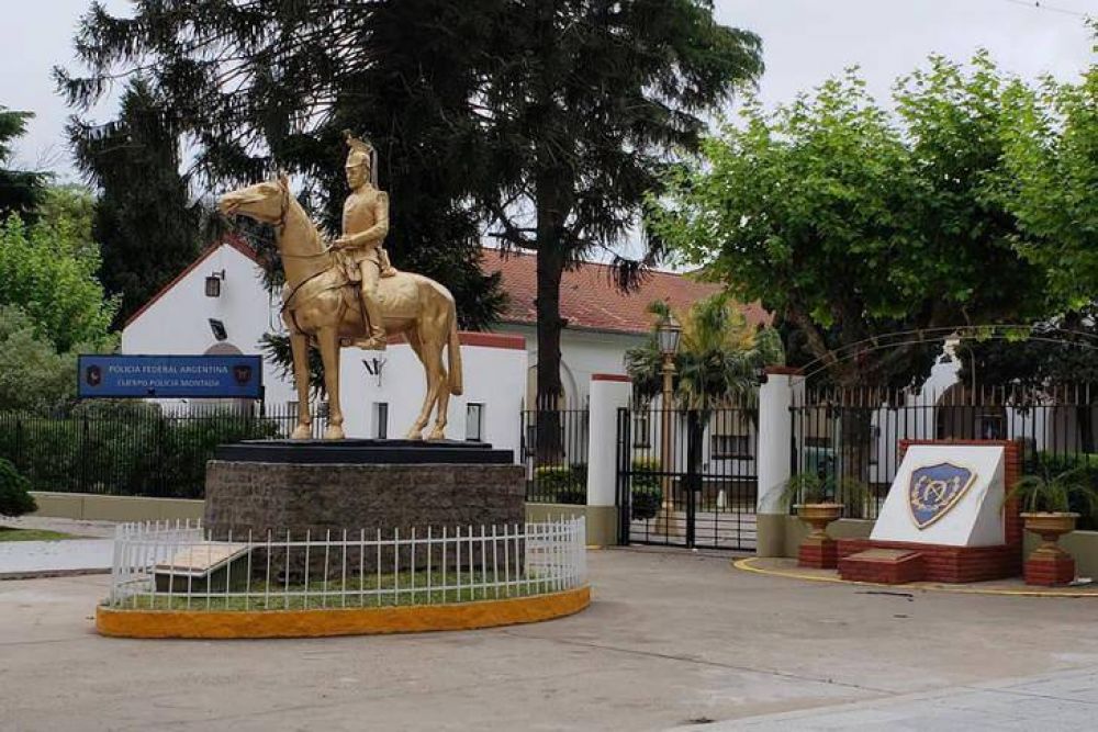 Ambientalistas y polic�as, unidos contra la mudanza del Cuartel de la Montada que planea Larreta