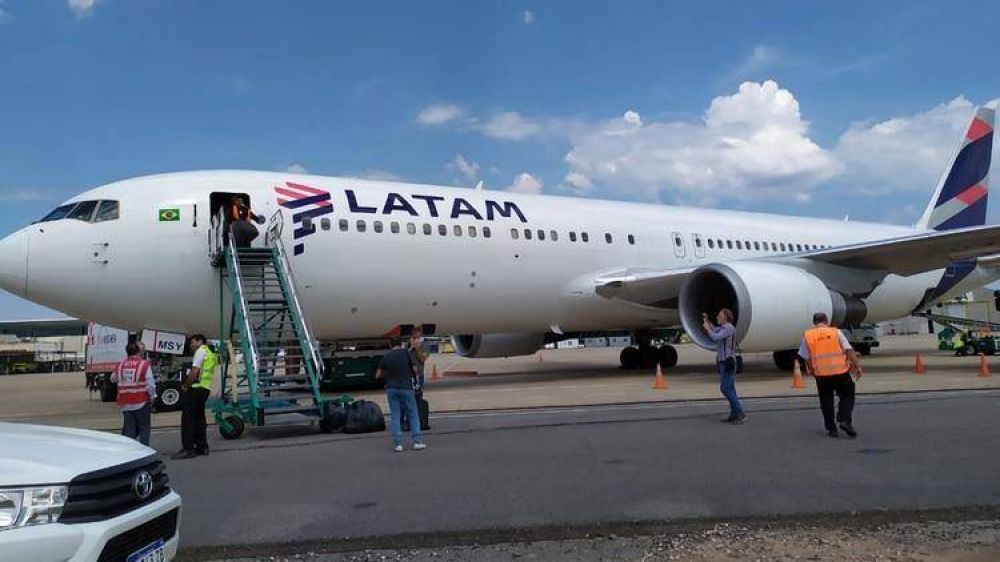Los gremios de aeronavegantes realizan un paro sorpresivo que afecta a los vuelos en Aeroparque y Ezeiza