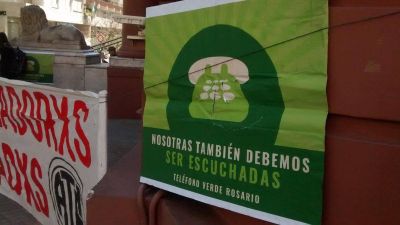 Sentada de las trabajadoras de tel�fono verde en Rosario