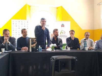 Tinelli suma pasos en el inicio de su carrera pol�tica junto a intendentes y diputados