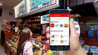 Exclusivo: Coca Cola lanza un sistema revolucionario para que comercios del barrio te lleven lo que quieras en 15 minutos