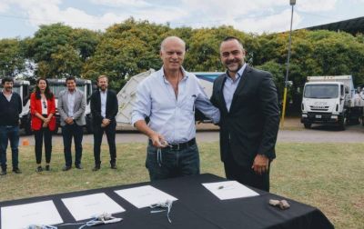 Lan�s recibi� nuevos camiones recolectores de parte de ACUMAR