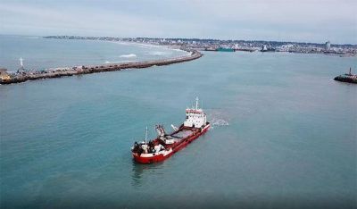 Falleci� un operario naval en el puerto luego de caer al mar desde un buque pesquero