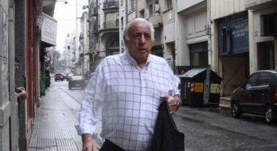 Sica le firm� paritarias a la UTA hasta diciembre y el pr�ximo Gobierno deber� cerrarlas