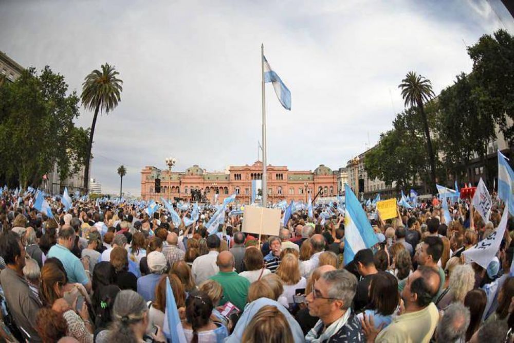 Macri insiste en mostrarse como lder de la oposicin pero estall la rebelin en el Congreso