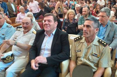 Montenegro asume y se instala en el COM