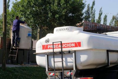 Se extiende la sequ�a en la zona norte y los usuarios dependen de los bidones de Absa