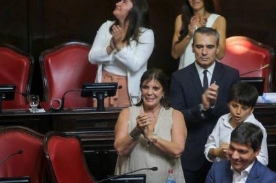 La senadora Teresa García será la mujer de la transición entre Axel y Vidal