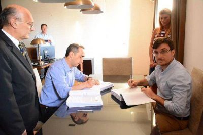 Mor�n | Lucas Ghi y Ramiro Tagliaferro firmaron las actas de traspaso