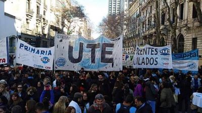 Docentes denuncian que Larreta va por otra reducci�n presupuestaria y que hay decenas de miles de ni�os sin vacantes