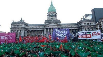 Gin�s Gonz�lez Garc�a adelant� que es inminente la restituci�n del protocolo de aborto no punible: �El que no lo quiere, quiere que no se cumpla la ley�