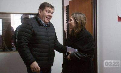 Tras asumir como ministra, Raverta recibi� las felicitaciones de Montenegro