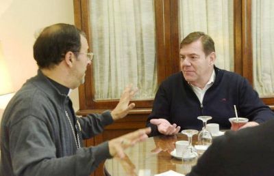 El intendente municipal Guillermo Montenegro se reuni� con el Obispo Gabriel Mestre