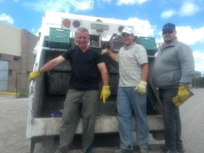 En su primer d�a como intendente se puso a juntar la basura