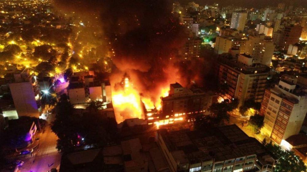 Un incendio arras con Torres y Liva y caus pnico en el centro de la ciudad