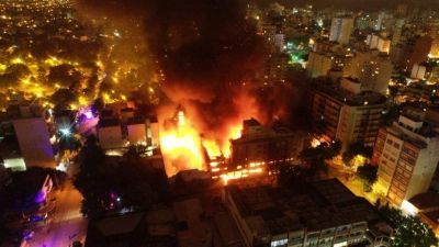 Un incendio arras� con Torres y Liva y caus� p�nico en el centro de la ciudad
