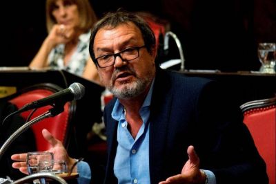 Desde la oposici�n, Costa cuestion� la derogaci�n a los aumentos de luz que hizo Kicillof