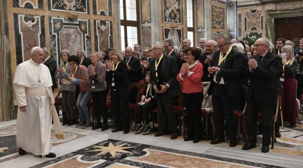 El Papa exhorta a ancianos a donar su tiempo a los necesitados