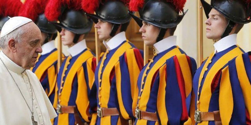Vaticano: Piden reabrir el caso del doble crimen en la Guardia Suiza