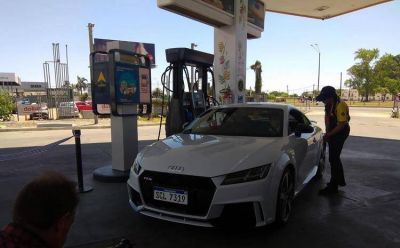 ﻿Piloto uruguayo �Santi� Urrutia fue primer cliente en ser despachado en la �Estaci�n del Futuro�
