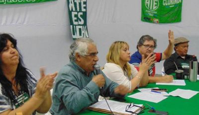 Estatales le pedir�n un bono de 5 mil pesos al Gobernador de Formosa