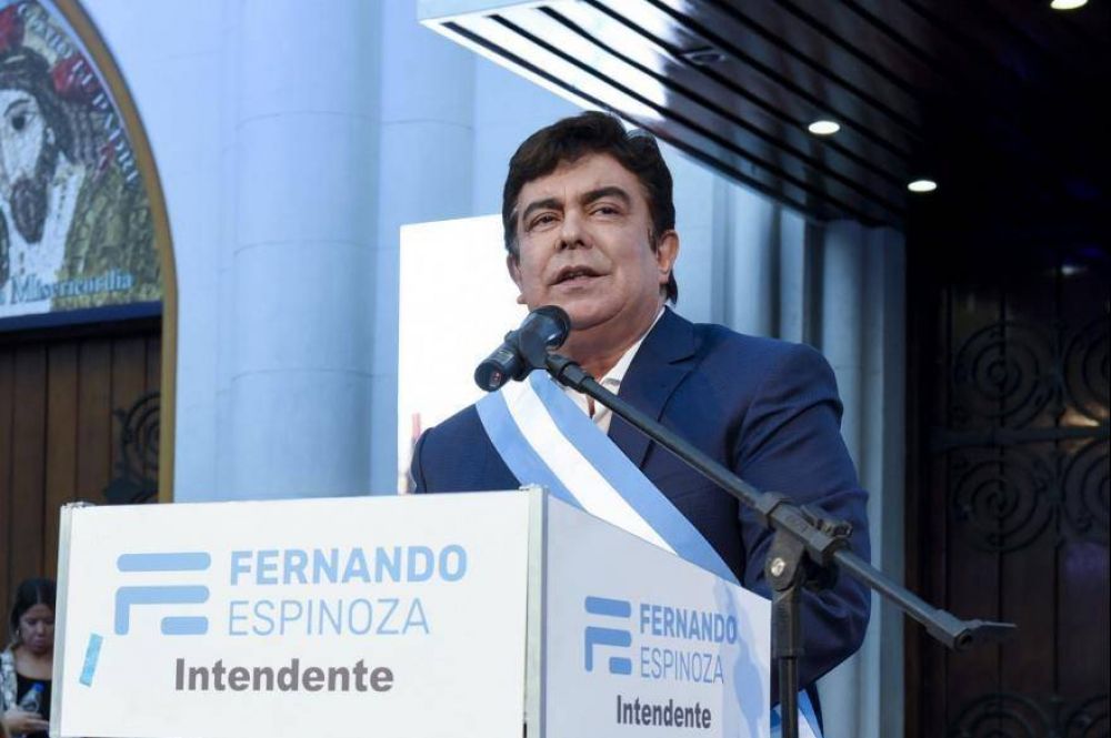 Fernando Espinoza anunci� que los empleados municipales cobrar�n un bono de 12.750 pesos