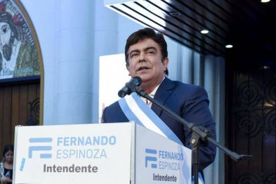Fernando Espinoza anunci� que los empleados municipales cobrar�n un bono de 12.750 pesos