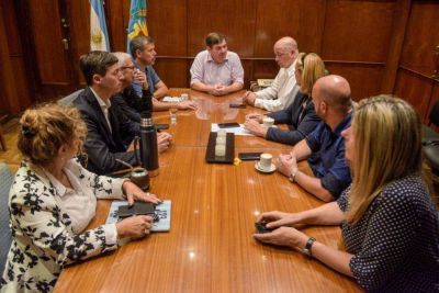 Gestos de buena voluntad, el puerto y la pirotecnia: lo que dej� la reuni�n de Montenegro con el oficialismo y la oposici�n
