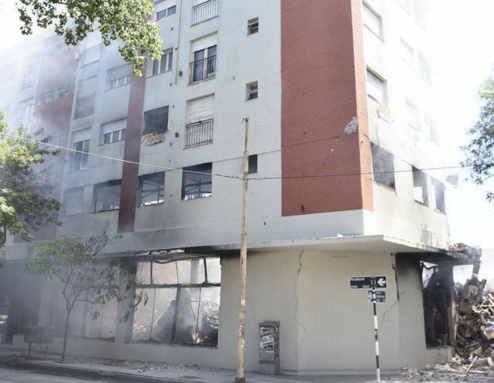 Contin�a la investigaci�n del incendio de Torres y Liva: La situaci�n del detenido es complicada