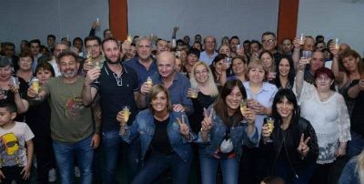 El Frente Renovador - Todos de Lan�s despidi� el 2019 con un gran brindis