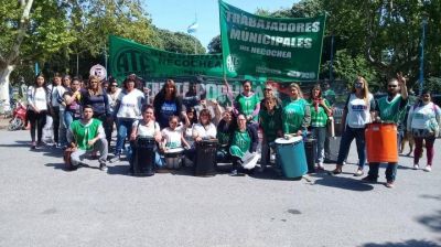 Navidad sin cobrar los salarios?: trabajadores se concentran en la Municipalidad a la espera de una respuesta