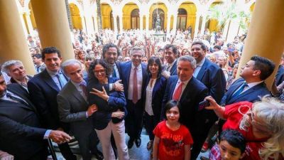 Con el impuesto al d�lar en marcha, la idea de �pesificar la econom�a� toma fuerza en la agenda econ�mica del Gobierno