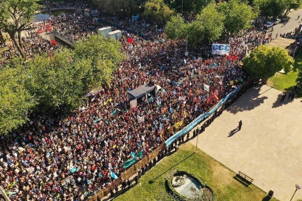 Mendoza: multitudinaria marcha contra la megaminera