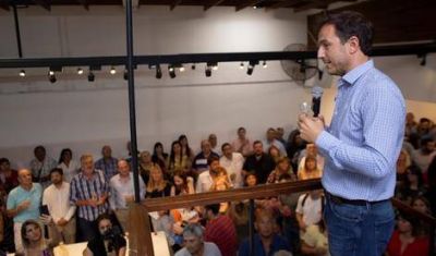 Abella realiz� el tradicional brindis y reconoci� a empleados municipales