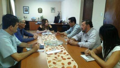 La ministra de Acci�n Cooperativa Karina Aguirre se reuni� con la Federaci�n de Cooperativas de Agua Potable