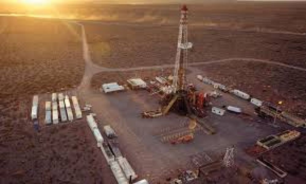 Petroleros en alerta por amenaza de 600 despidos
