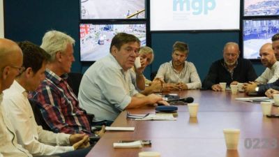 Montenegro se baj� el sueldo un 20% y redujo un 15% el de los funcionarios