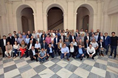 Kicillof con Intendentes peronistas, mucho sabor a poco y tambi�n a nada