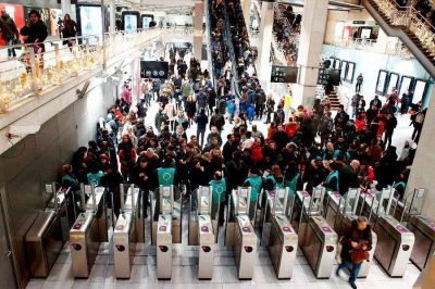 Gremios del transporte se solidarizan con las huelgas en Francia