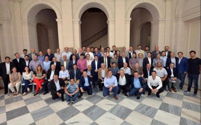 Kicillof recibi� a los intendentes peronistas: 