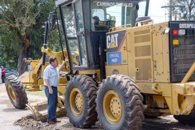 Montenegro junto a Bowden recorrieron los trabajos en el camino rural Los Ortiz