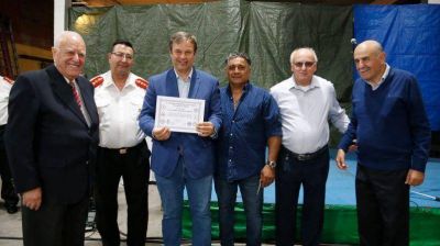 Cascallares visit� a los bomberos y los convoc� a seguir trabajando juntos